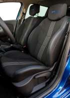 Kabinu Clia GT zdobí sportovní sedadla s výrazným bočním vedením těla